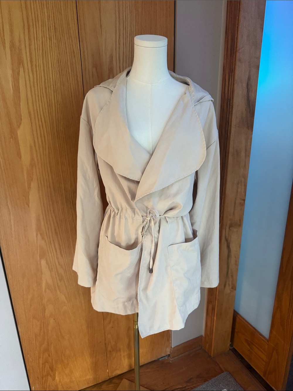 NWOT Audrey Lightweight Anorak Style Trench Coat. Size Large